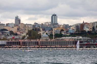 İstanbul, Türkiye, 29 Ekim 2021: Galataport, turistik yolcu gemilerinin yanaşabileceği, insanların alışveriş yapabileceği ve yemek yiyebileceği ve Beyoğlu kültürel rotasının başlangıç noktası olduğu bir bölge.. 