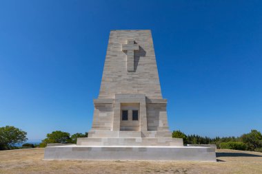 Gelibolu, Çanakkale, Türkiye - 26 Eylül 2021: Gelibolu, anakkale ve ikonik çam ağacında hayatını kaybeden Anzak askerlerinin anısına anıt