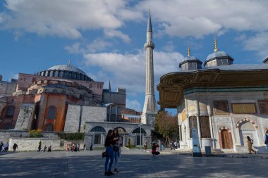 İstanbul, Türkiye - 4 Kasım 2021: İstanbul, Ayasofya yakınlarındaki Sultan III. Ahmed Çeşmesi