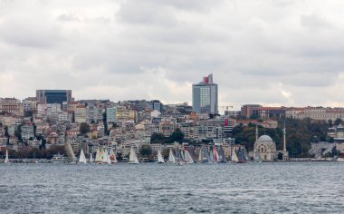İstanbul, Türkiye, 29 Ekim 2021: Başkanlık uluslararası yat yarışının ikinci aşaması İstanbul Boğazı 'nda tamamlandı.
