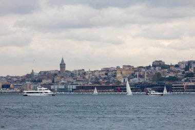 İstanbul, Türkiye, 29 Ekim 2021: Başkanlık uluslararası yat yarışının ikinci aşaması İstanbul Boğazı 'nda tamamlandı.