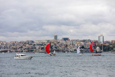 İstanbul, Türkiye, 29 Ekim 2021: Başkanlık uluslararası yat yarışının ikinci aşaması İstanbul Boğazı 'nda tamamlandı.