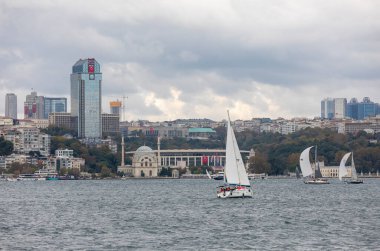 İstanbul, Türkiye, 29 Ekim 2021: Başkanlık uluslararası yat yarışının ikinci aşaması İstanbul Boğazı 'nda tamamlandı.