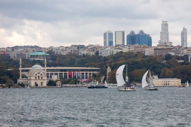 İstanbul, Türkiye, 29 Ekim 2021: Başkanlık uluslararası yat yarışının ikinci aşaması İstanbul Boğazı 'nda tamamlandı.