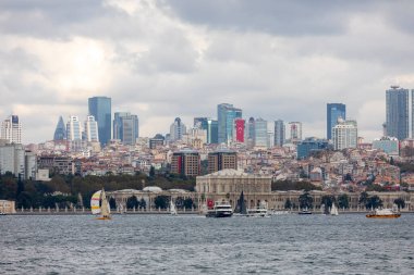 İstanbul, Türkiye, 29 Ekim 2021: Başkanlık uluslararası yat yarışının ikinci aşaması İstanbul Boğazı 'nda tamamlandı.