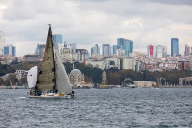 İstanbul, Türkiye, 29 Ekim 2021: Başkanlık uluslararası yat yarışının ikinci aşaması İstanbul Boğazı 'nda tamamlandı.