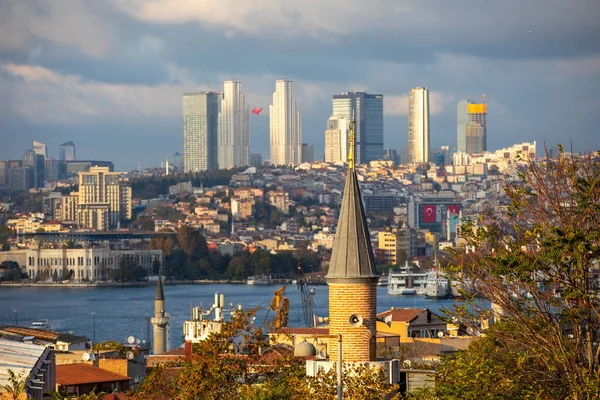 Vue Istanbul Avec Une Mosquée Des Gratte Ciel Devant — Photo