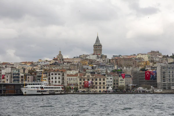 Galata Tower Old Quarters Istanbul Background Blue Sky Tourist Destination — Stock Photo, Image