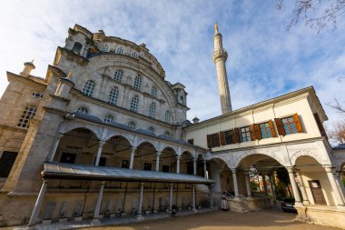 İstanbul, Türkiye - 11 Aralık 2021: İstanbul 'da Buyuk Selimiye Camii manzarası. Selimiye Camii, Uskudar Bölgesi 'ndeki güzel bir camidir..