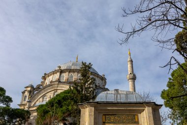 İstanbul, Türkiye - 11 Aralık 2021: İstanbul 'da Buyuk Selimiye Camii manzarası. Selimiye Camii, Uskudar Bölgesi 'ndeki güzel bir camidir..