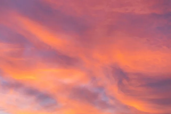 Прекрасный Праздник Огненноподобных Облаков — стоковое фото