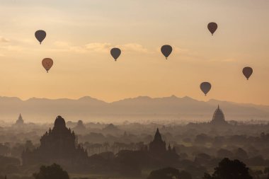 Flying hot air balloons in Bagan