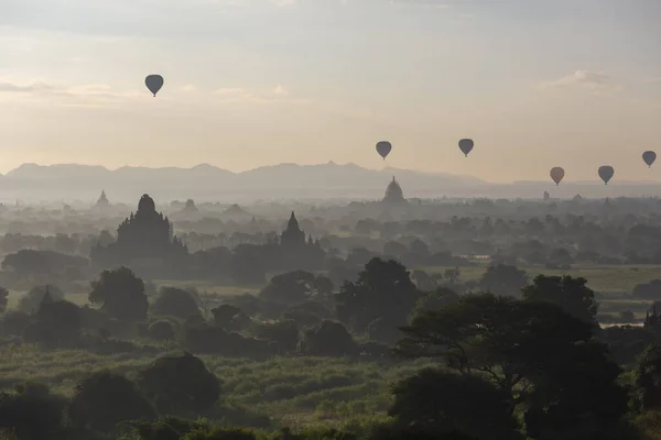 Flying Hot Air Balloons Bagan — Stock fotografie