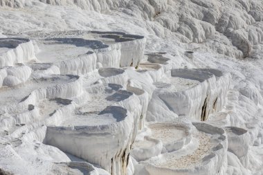 Karbonat gün batımında doğal havuzları aşıyor, Pamukkale, Türkiye