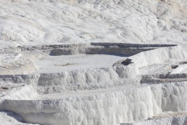 Karbonat gün batımında doğal havuzları aşıyor, Pamukkale, Türkiye