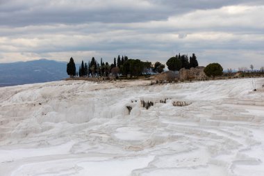 Karbonat gün batımında doğal havuzları aşıyor, Pamukkale, Türkiye