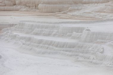 Karbonat gün batımında doğal havuzları aşıyor, Pamukkale, Türkiye