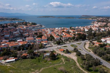 Foca, Ege kıyısında, İzmir ilinin bir ilçesidir..
