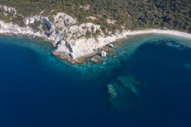 Fotoğraf İzmir 'in Foca ilçesindeki yelkenli kayaları alanında çekilmiştir..