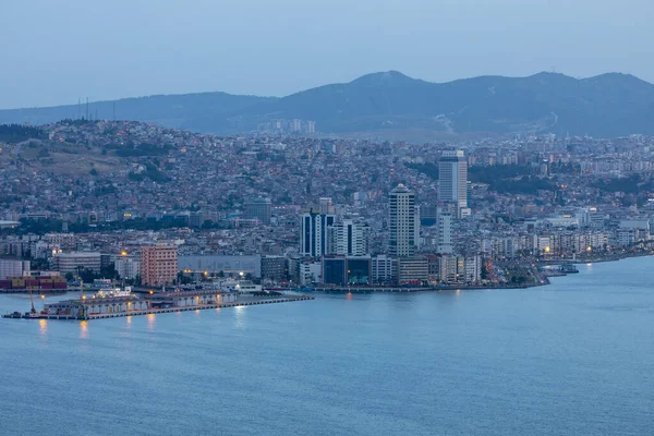 Kordon, Alsancak, İzmir. İzmir 'in güzel şehir manzarası, Türkiye.