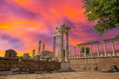 Pergamon Antik Şehrindeki Trajan Tapınağı