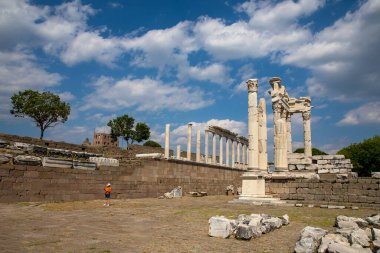 Pergamon Antik Şehrindeki Trajan Tapınağı