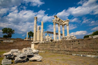 Pergamon Antik Şehrindeki Trajan Tapınağı
