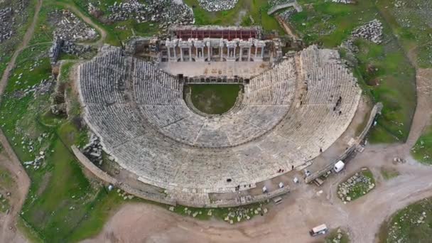 ヒエラポリスの古代都市の円形劇場 劇的な夕日の空 ユネスコの文化遺産の記念碑 トルコのパムッカレ — ストック動画