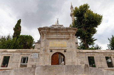 Uskudar Ayazma Camii. Güzel bir açıyla dışarıda. Caminin dışından bir manzara..
