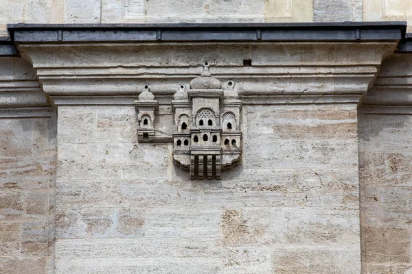 Ayazma Camii. İstanbul, Uskudar İlçesi, camii dışından kuş evi detayı