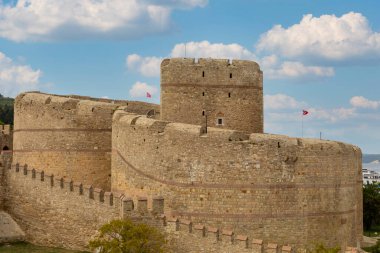 Kilitbahir Şatosu (Kalesi) 1452 yılında İstanbul kuşatması sırasında Çanakkale 'nin Avrupa yakasında Fatih Sultan Mehmet tarafından inşa edilmiştir. Gelibolu Turtası