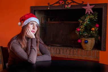 Noel konsepti için yalnız, yalnız kadın Noel 'i kutluyor