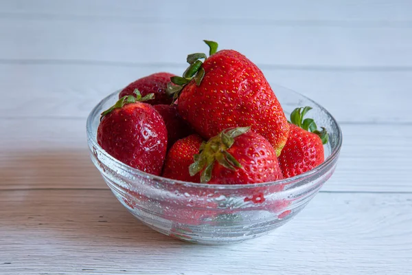 Strawberries Transparent Bowl White Wooden Table — Stock Photo, Image