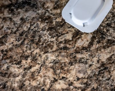 Granit mutfak tezgahında karınca kapanı zehri.