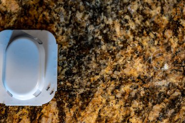 Granit mutfak tezgahında karınca kapanı zehri.