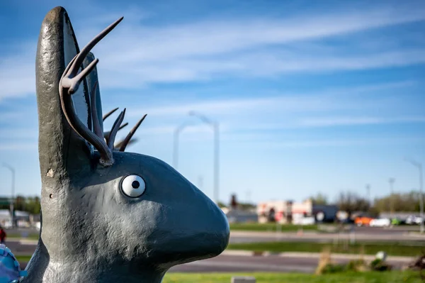 Mitchell, Güney Dakota, ABD - 5.2021 - Otoyol boyunca turist çekmek için Çakal heykeli — Stok fotoğraf