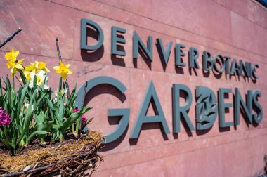 Denver, Colorado - 4.2022 Botanik Bahçesine Giriş İşareti.