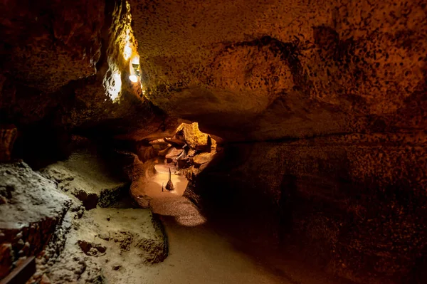 Lighted Trail Path Underground Niagara Cave High Quality Photo — Stock Photo, Image