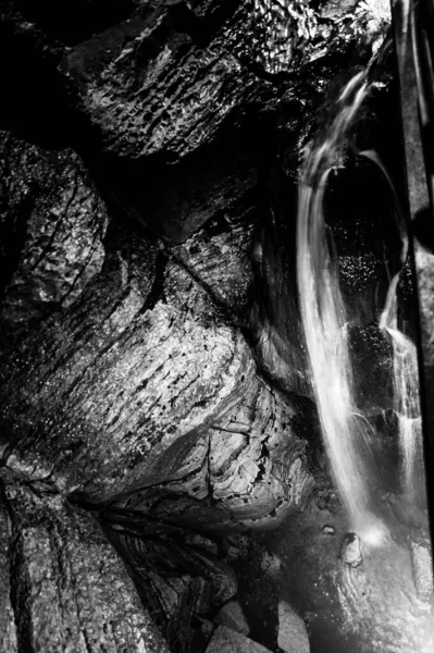 Flowing Waterfall Underground Niagara Grotta Högkvalitativt Foto — Stockfoto