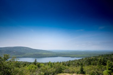 Acadia Ulusal Parkı, Maine, ABD 'deki Echo Gölü' nün Manzarası. Yüksek kalite fotoğraf