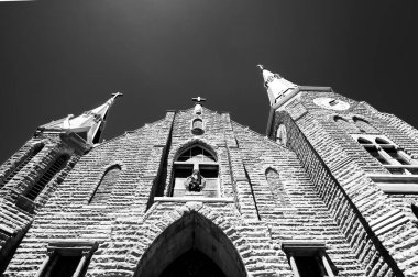 Omaha, Nebraska, ABD - 5.2022 - Creighton Üniversitesi kampüsündeki St. Johns Parish Katolik Kilisesi. Yüksek kalite fotoğraf