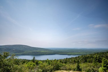Acadia Ulusal Parkı, Maine, ABD 'deki Echo Gölü' nün Manzarası. Yüksek kalite fotoğraf