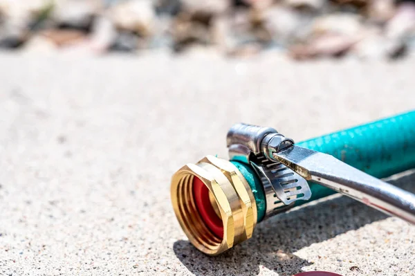 New Garden Hose Replacement Connection Pipe Mender Tighten Secure Repair — Stockfoto
