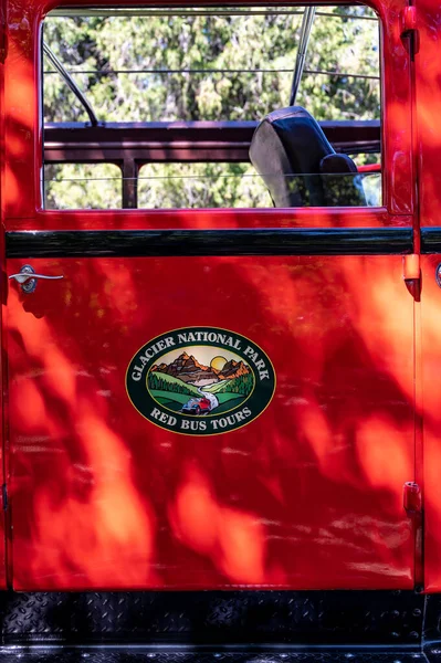 Apgar Montana Usa 2022 Red Bus Jammer Tour Vehicle Glacier — Fotografia de Stock