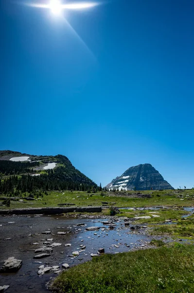 Snösmält Avrinning Längs Logan Pass Leden Till Dolda Sjön Vid — Stockfoto