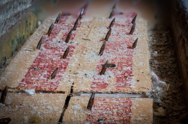 Halı çivisi döşeme projesinde ortaya çıktı. Yüksek kalite fotoğraf