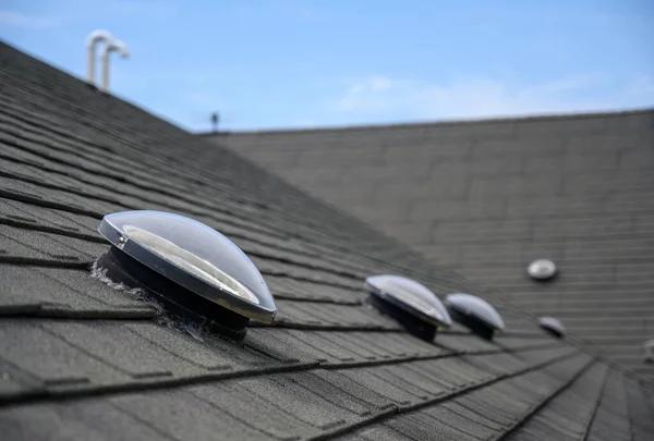 Dome Shaped Solar Tube Skylight Asphalt Shingle Roof High Quality — Fotografia de Stock