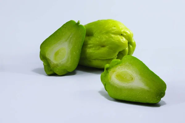 Vue Rapprochée Chayote Frais Sechium Xoisolé Sur Fond Blanc Également — Photo