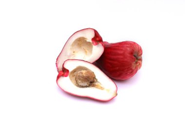 Jambu Bol veya Jambu Jamaika, Malay kırmızı gül elması (Syzygium Malaccense) olarak da bilinen beyaz bir zemin üzerinde izole edilmiştir.).