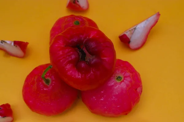 Fruit Pomme Fraîchement Rosé Isolé Sur Fond Orange Également Connu — Photo